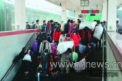 今起哈尔滨铁路部门加开“民工专列”