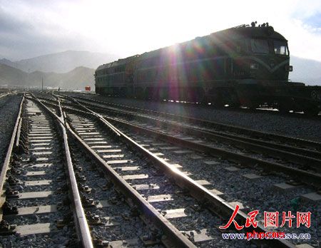 组图：青藏铁路工程建设进入收尾阶段