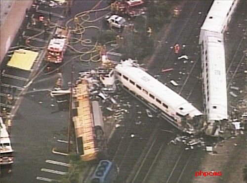 洛杉磯兩輕軌列車相撞造成至少10人死亡