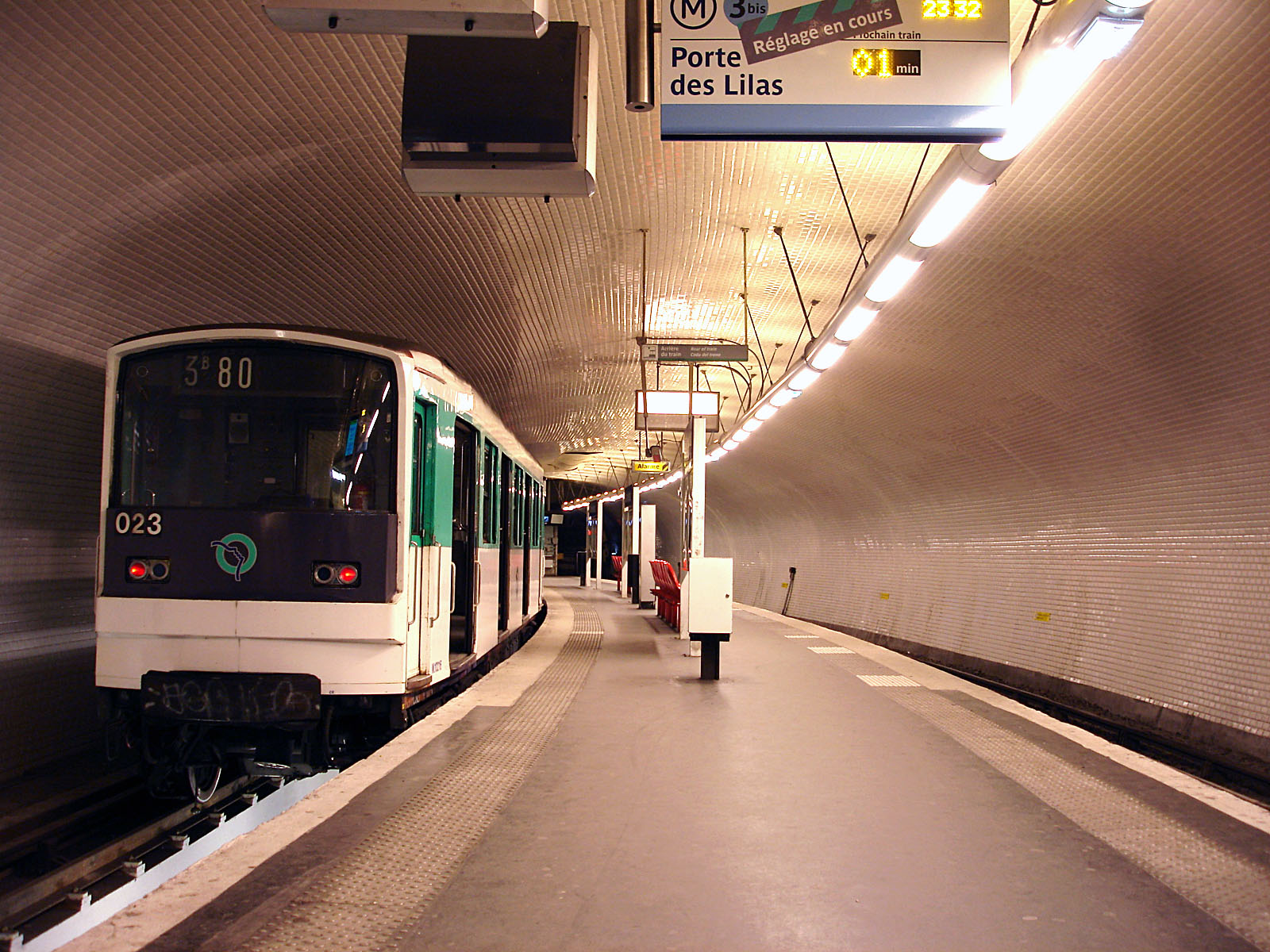 巴黎地铁6万盏照明灯北碚造 - 海外动态 - 世界轨道交通资讯网-艾莱轨道资讯