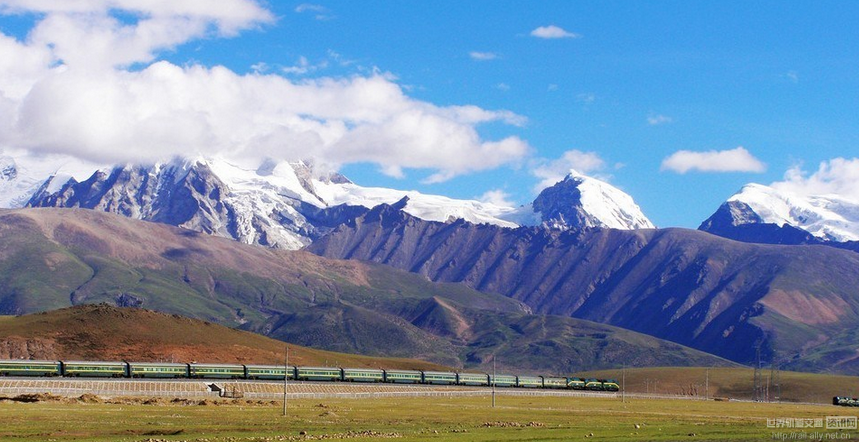 青藏铁路历时七年实现“千里青藏一根轨”
