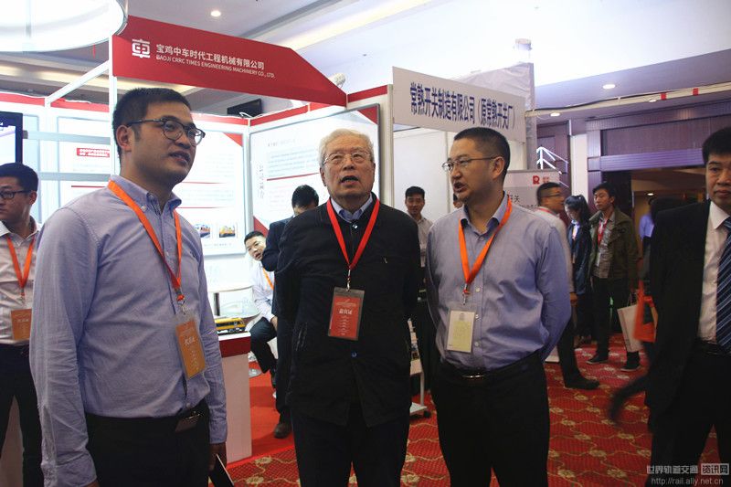 “2016年第七届中国铁路电气化技术与装备交流大会”领导参观企业展位