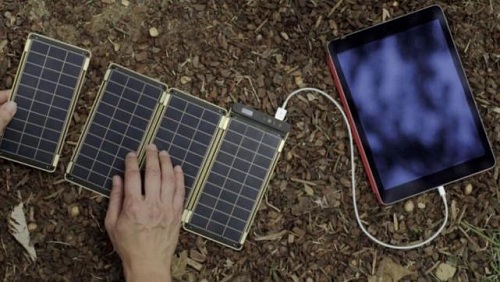 瞧这薄如纸片的便携式太阳能电池板：两小时给手机充满电