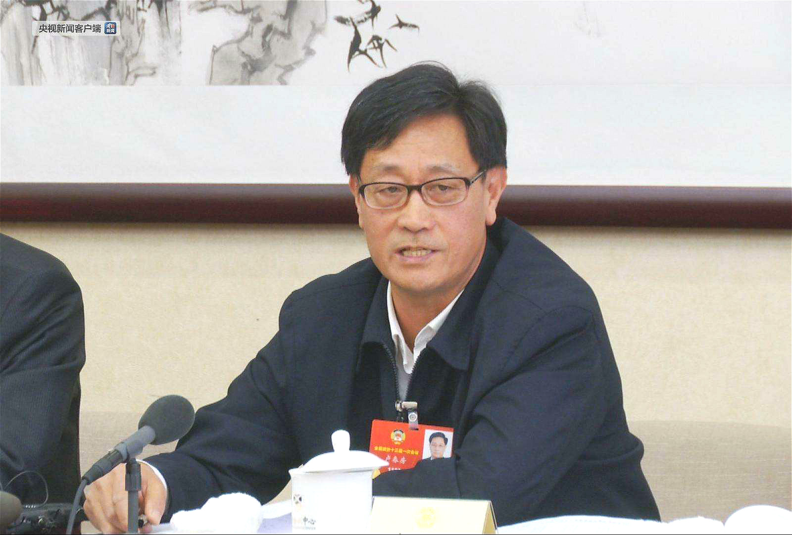全国政协委员，原中国铁路总公司党组成员、副总经理卢春房