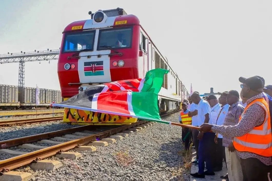 中国中车最新出口肯尼亚铁路货车蒙内铁路开跑