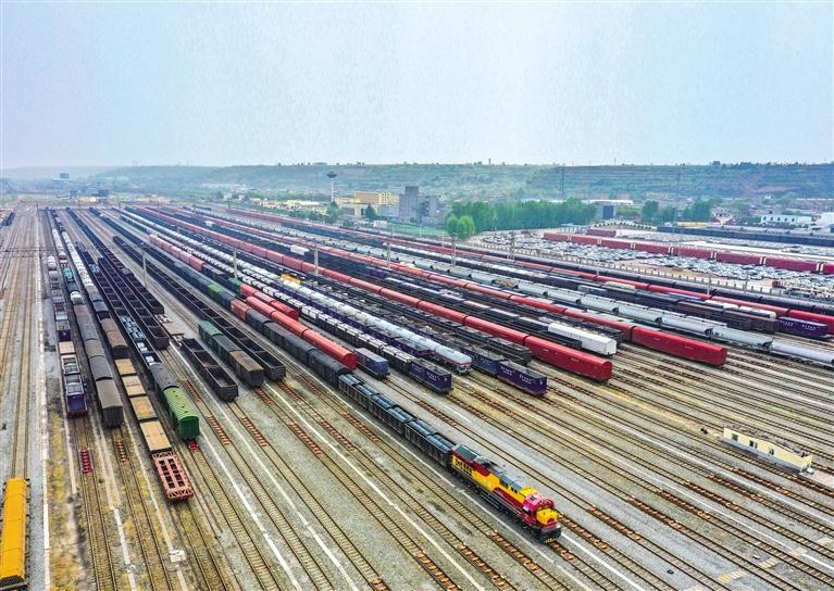 今年陕西铁路货物发送量突破1亿吨