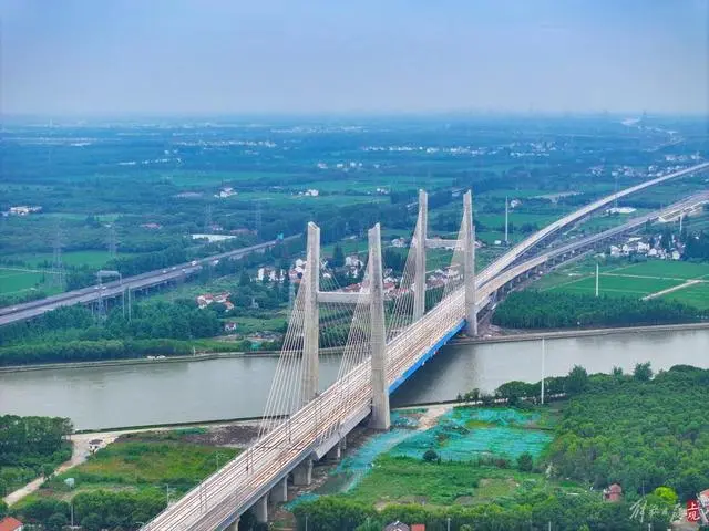 国铁上海局：沪苏湖高铁全线铺轨全部完成