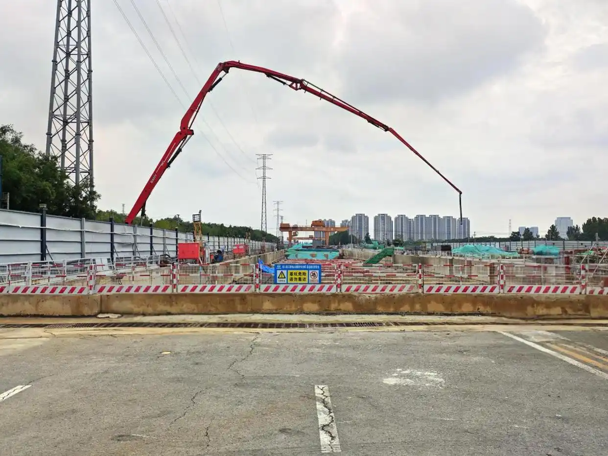 石家庄地铁6号线仓丰东路站主体结构封顶