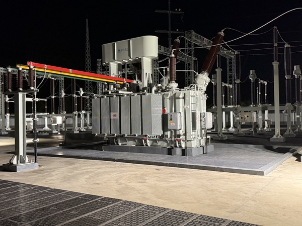 广湛高铁新湛段接触网一次送电成功